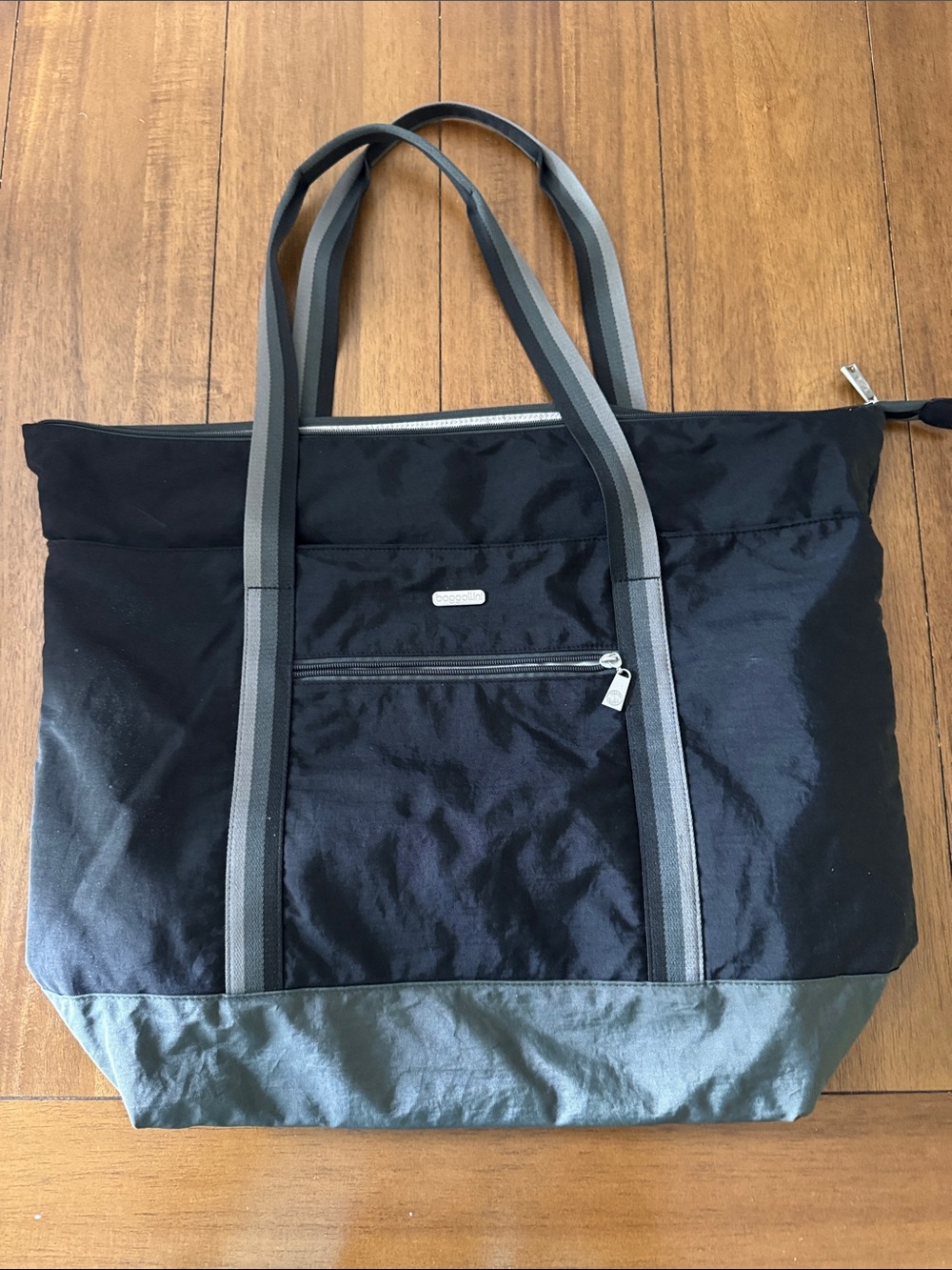 Baggallini Black and Gray women’s Large Travel Tote